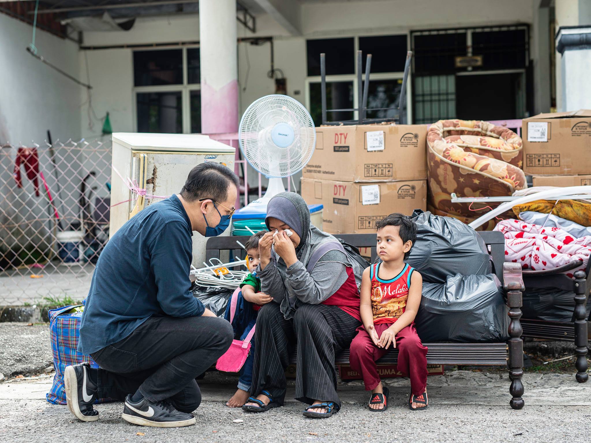 Menangis Seorang Ibu Dihalau Dari Rumah Sewa