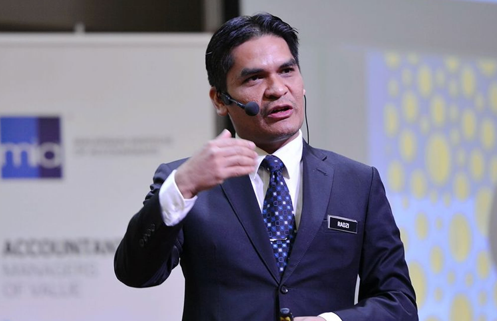 Sesi Persekolahan Akan Dibuka September Jika Keadaan Pulih – Dr Radzi Jidin